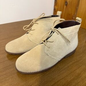 NEW WHITE MOUNTAIN Women’s Auburn Light Tan Suede Lace Up Ankle Boots 7.5